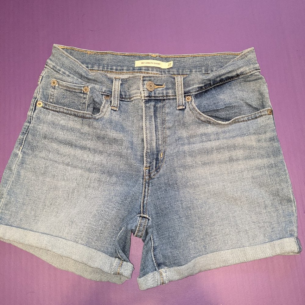 Levi's light wash mid length shorts